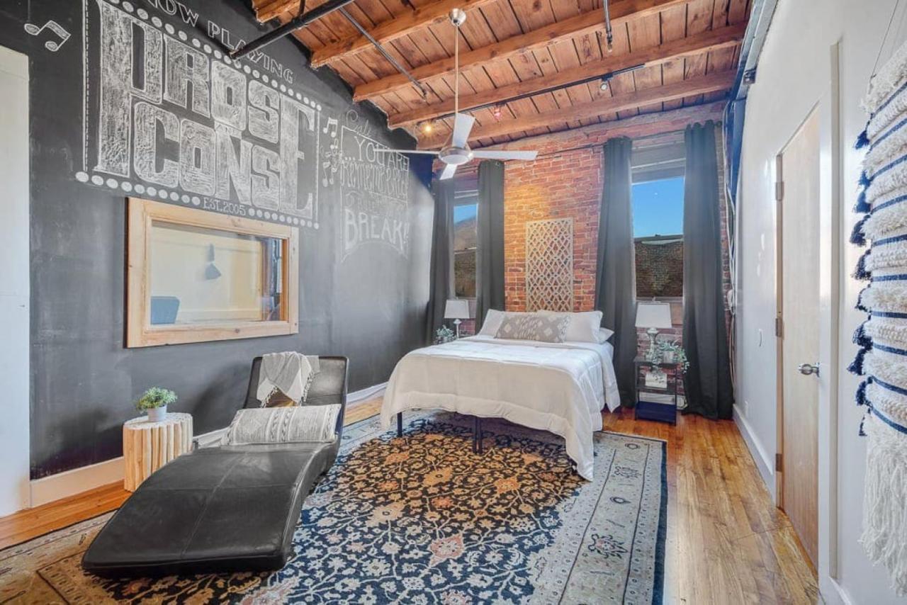 Holiday home 4k Sqft Loft Gym, Tv Wall, Pool, Table Ping Pong *