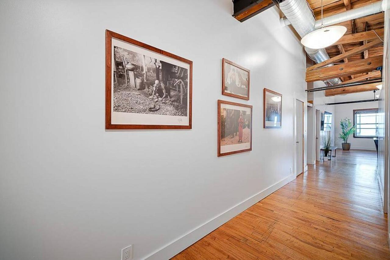 Holiday home 4k Sqft Loft Gym, Tv Wall, Pool, Table Ping Pong