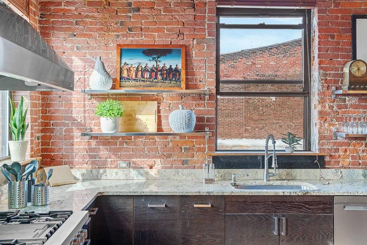 Holiday home 4k Sqft Loft Gym, Tv Wall, Pool, Table Ping Pong